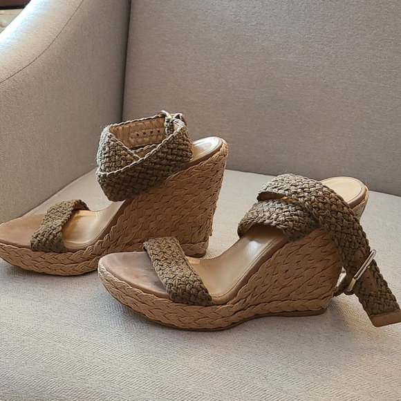 SOLD EUC Stuart Weitzman Alex Wedges - Size 8.5 - Picture 4 of 13